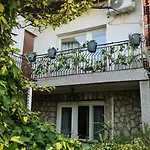 Digital Nomad,Iconic Milenium Cross,Comfy Apartment,The Foot Of Mount Vodno,16 Min By Walk To Center *