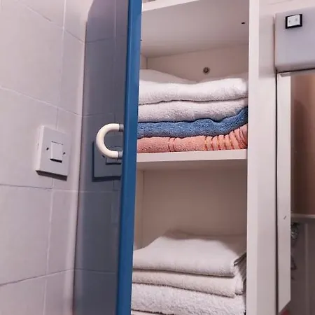 Digital Nomad, 80 Sqm, Free Park,16 Min By Walk To Center, Quiet Nbhd Apartment *