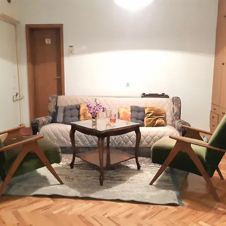 Digital Nomad, 80 Sqm, Free Park,16 Min By Walk To Center, Quiet Nbhd *