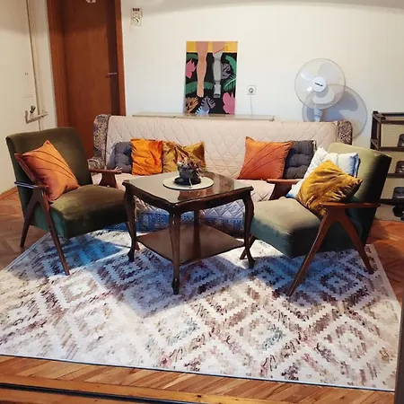 Apartment Digital Nomad, 80 Sqm, Free Park,16 Min By Walk To Center, Quiet Nbhd