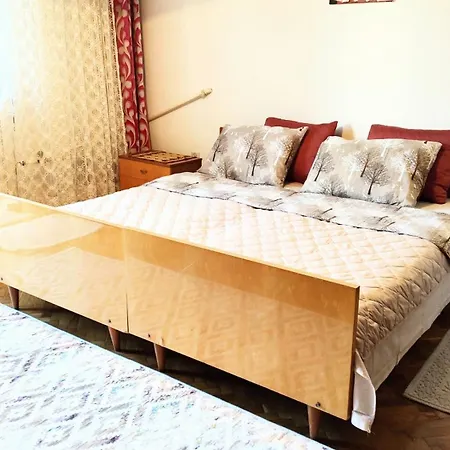 Digital Nomad, 80 Sqm, Free Park,16 Min By Walk To Center, Quiet Nbhd *