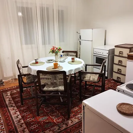 Apartment Digital Nomad, 80 Sqm, Free Park,16 Min By Walk To Center, Quiet Nbhd *