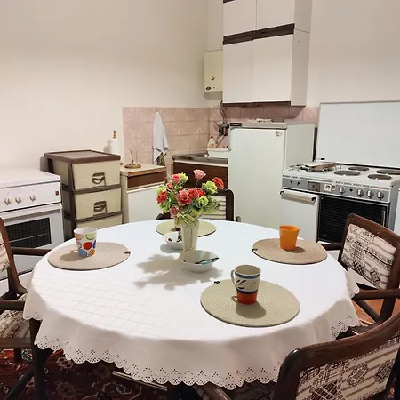 Digital Nomad, 80 Sqm, Free Park,16 Min By Walk To Center, Quiet Nbhd Apartment Skopje