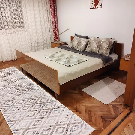 Digital Nomad, 80 Sqm, Free Park,16 Min By Walk To Center, Quiet Nbhd * Skopje