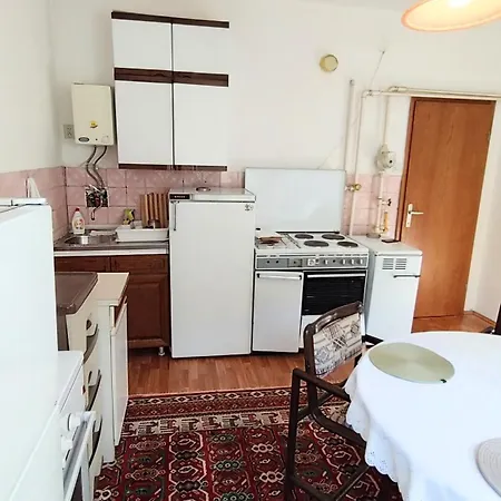 Digital Nomad Comfy Apartment,foot Mountain Vodno And Millennium Cross,19 Min By Walk To Cener,free Parking
