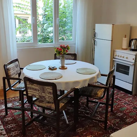 Apartment Digital Nomad, 80 Sqm, Free Park,16 Min By Walk To Center, Quiet Nbhd Skopje