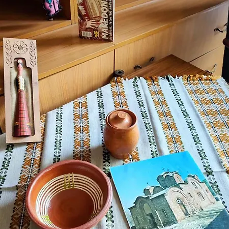 Digital Nomad, 80 Sqm, Free Park,16 Min By Walk To Center, Quiet Nbhd * Skopje
