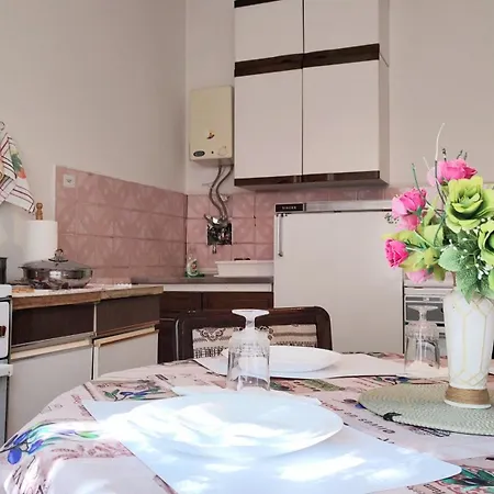 Digital Nomad, 80 Sqm, Free Park,16 Min By Walk To Center, Quiet Nbhd *