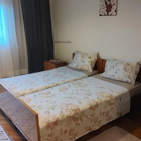 Apartment Digital Nomad, 80 Sqm, Free Park,16 Min By Walk To Center, Quiet Nbhd Skopje