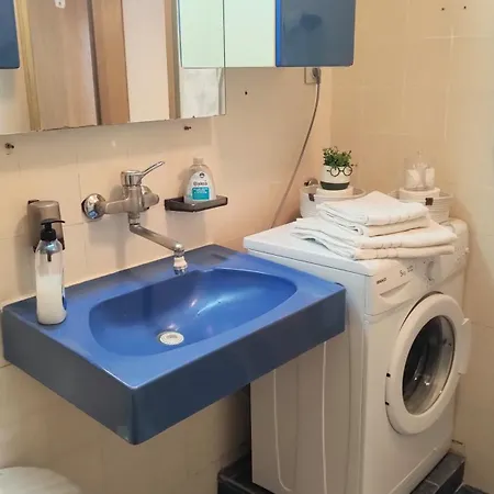 Digital Nomad, 80 Sqm, Free Park,16 Min By Walk To Center, Quiet Nbhd Apartment Skopje
